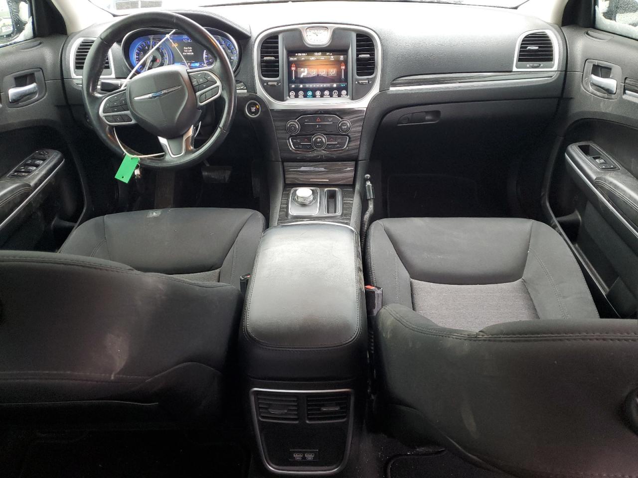 2019 Chrysler 300 - Image 8