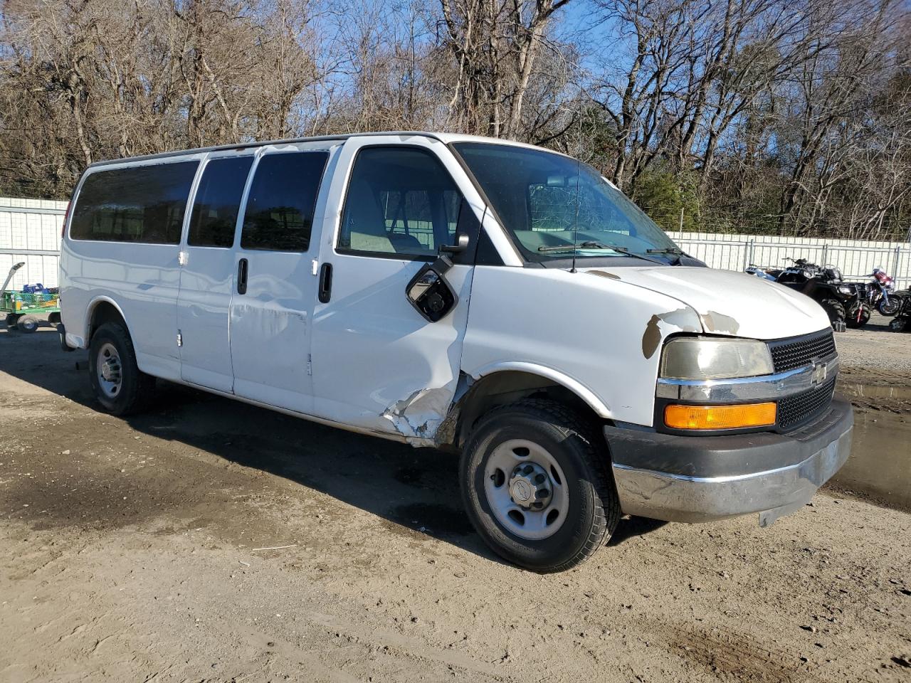 2010 Chevrolet Express - Image 4