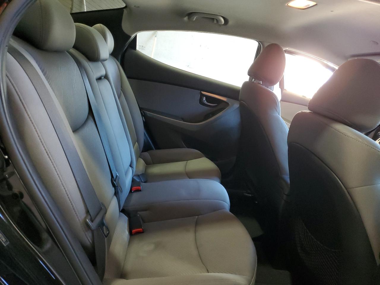2012 Hyundai Elantra - Image 10