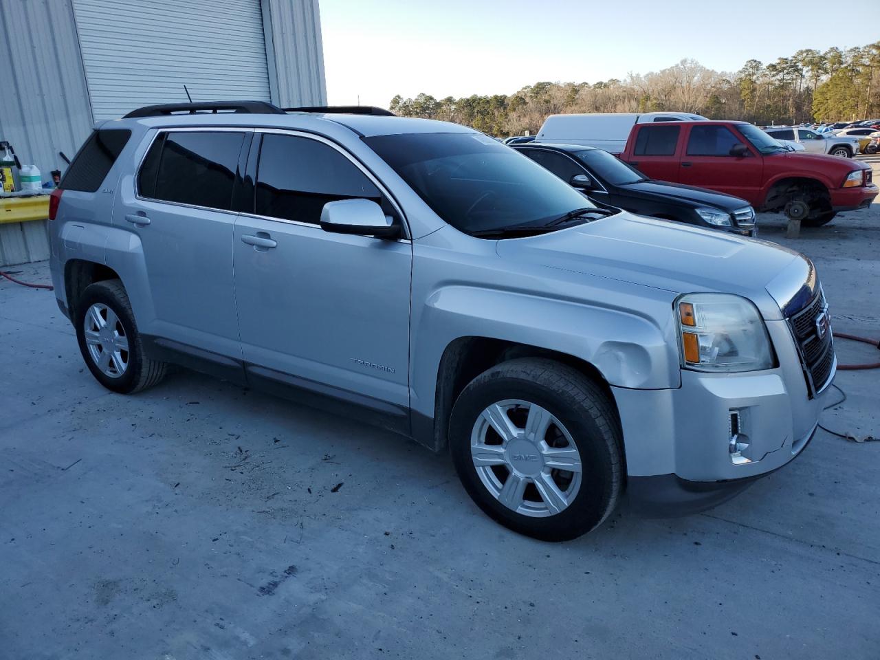 2015 GMC Terrain - Image 4