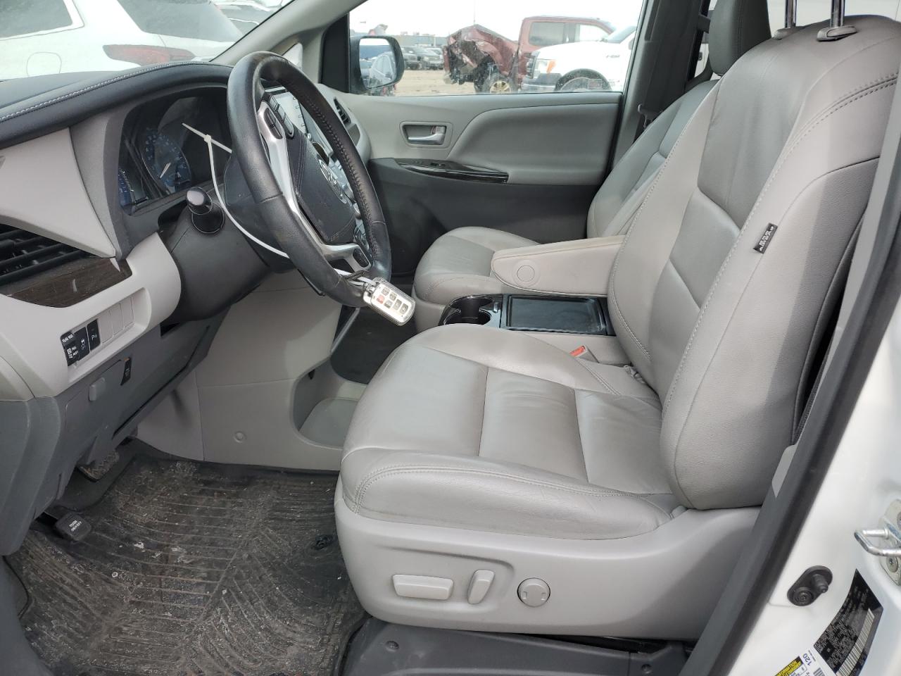 2019 Toyota Sienna - Image 7