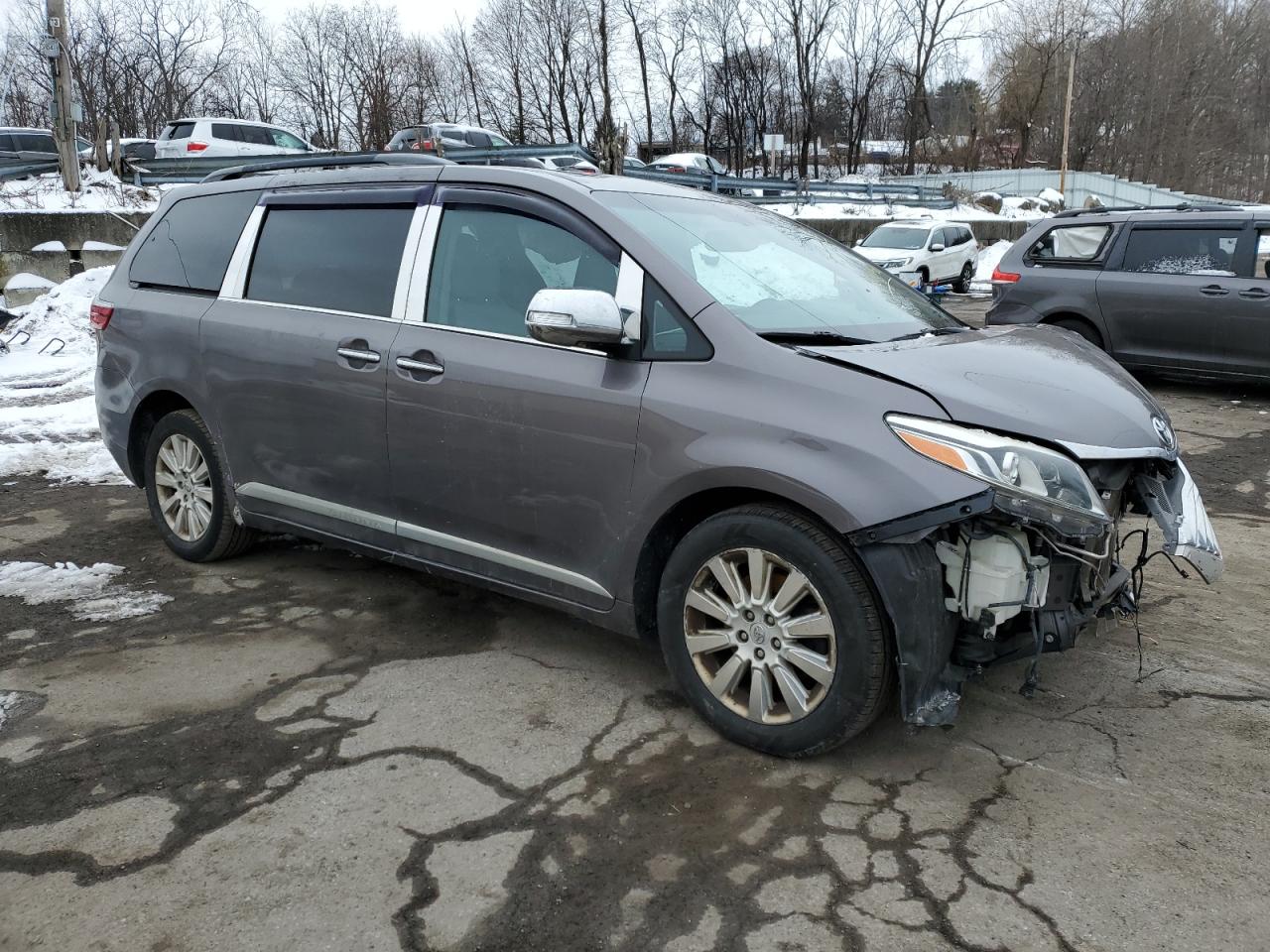2015 Toyota Sienna - Image 4