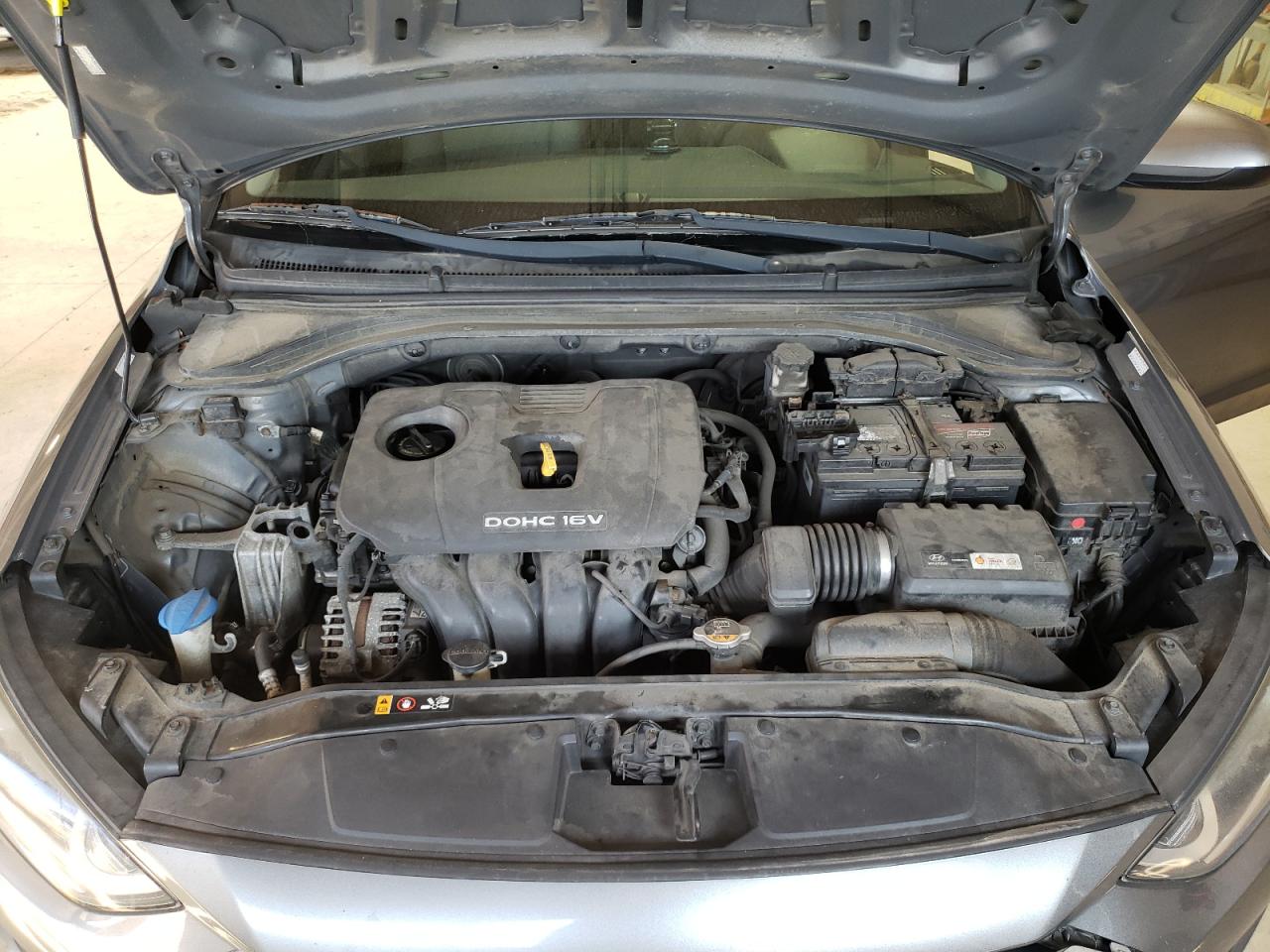 2017 Hyundai Elantra - Image 11