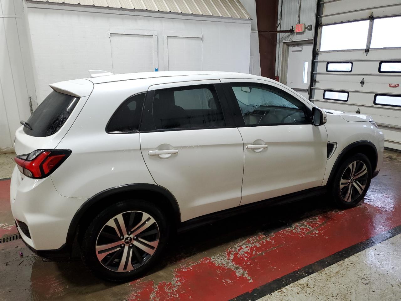 2021 Mitsubishi Outlander - Image 3