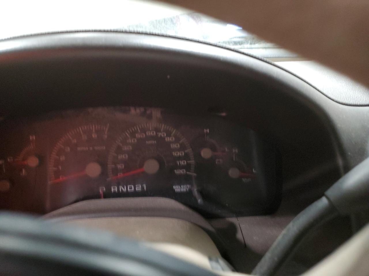 2004 Ford Expedition - Image 9