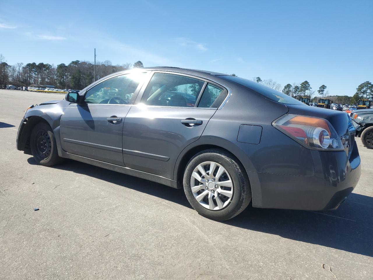 2010 Nissan Altima - Image 2