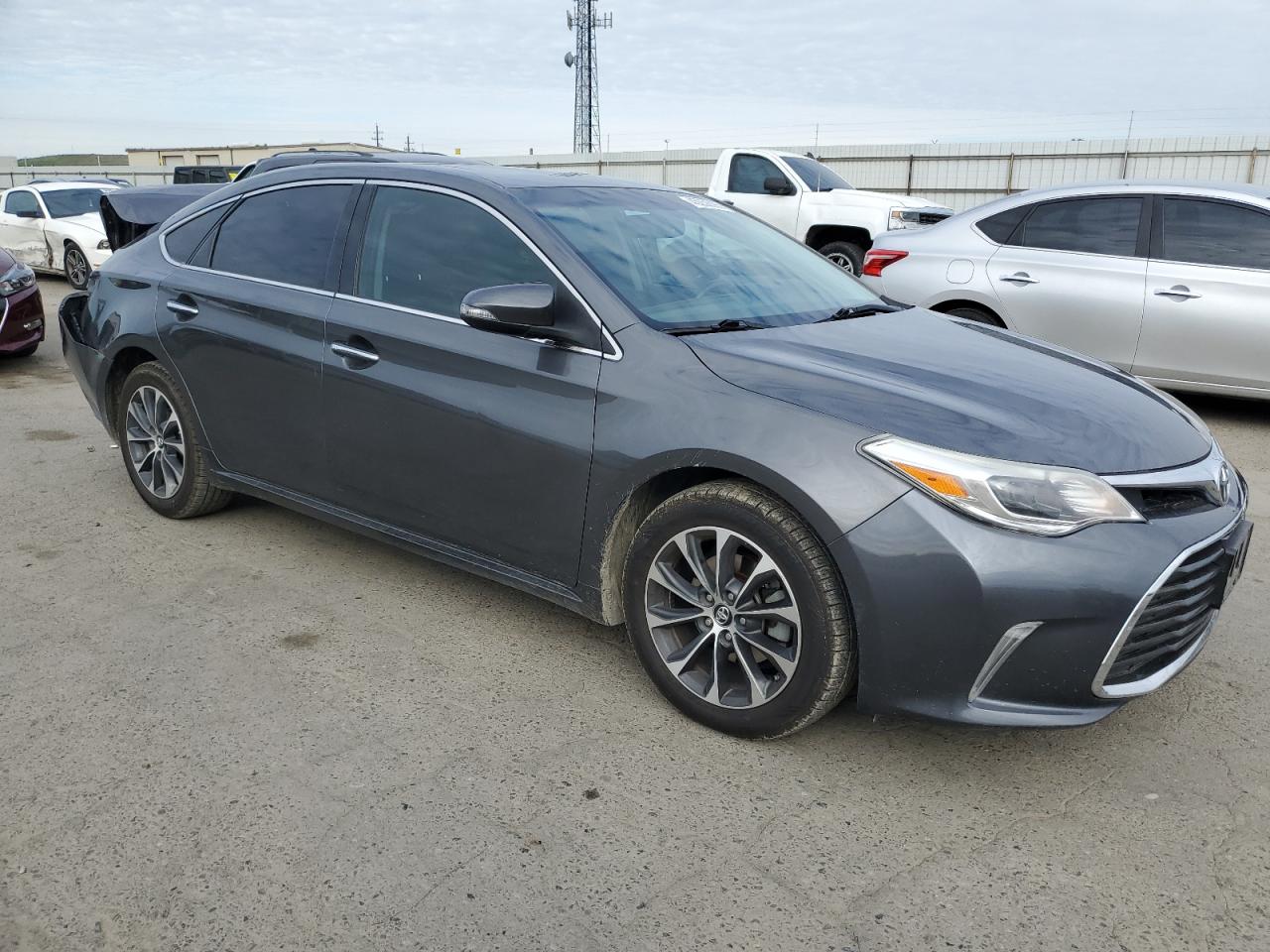 2016 Toyota Avalon - Image 4