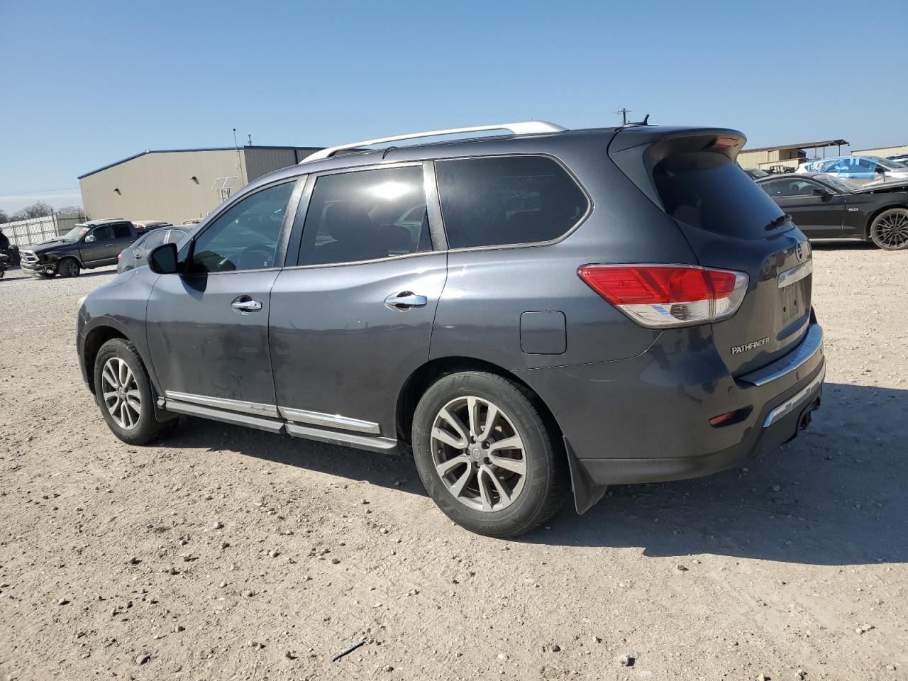 2014 Nissan Pathfinder - Image 2