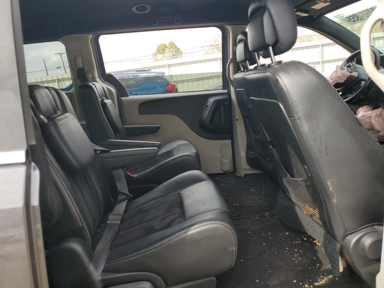 2017 Dodge Caravan - Image 11