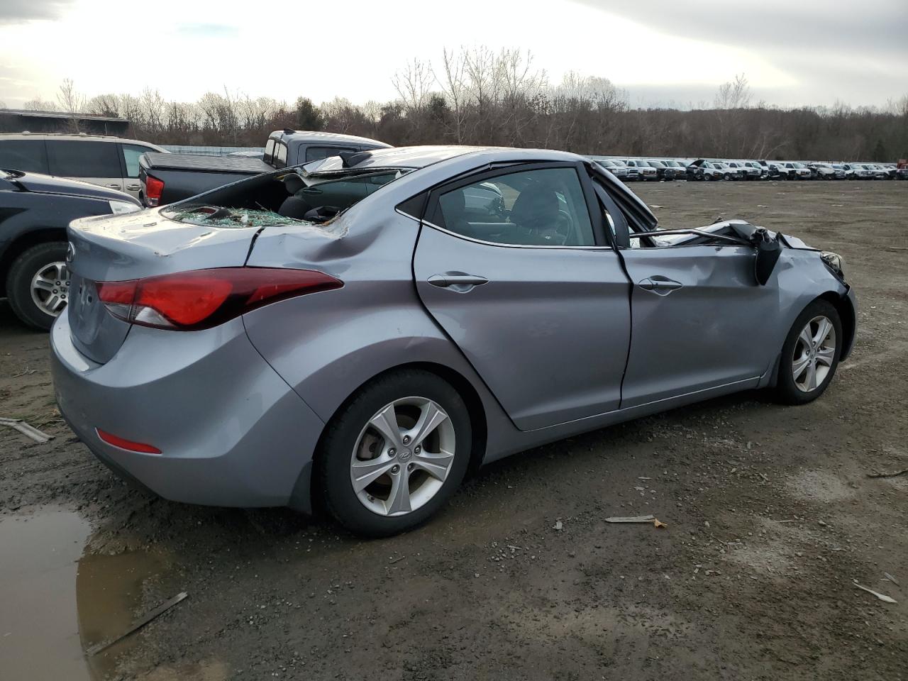 2016 Hyundai Elantra - Image 3