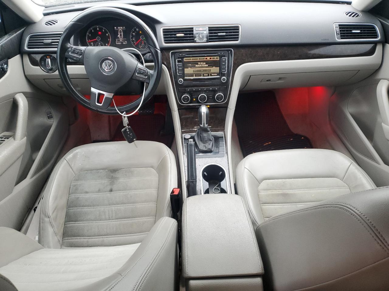 2015 Volkswagen Passat - Image 8