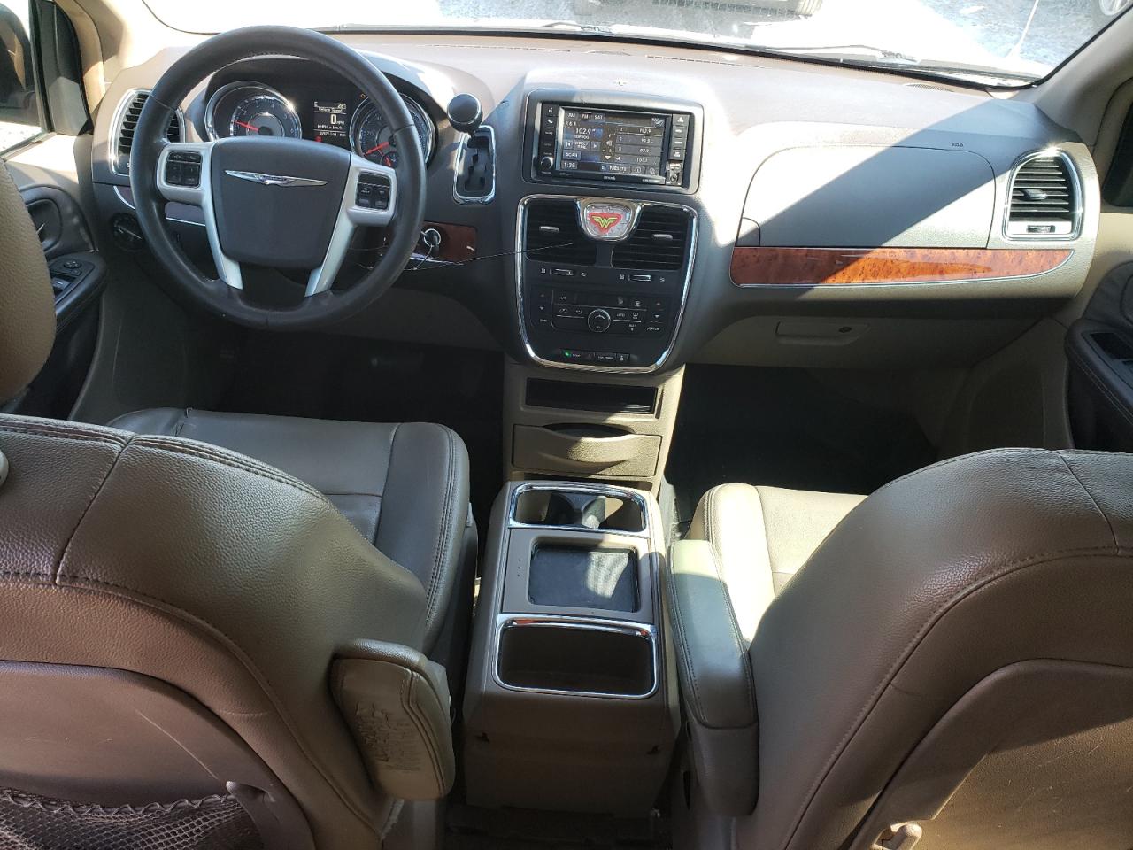 2014 Chrysler Town & Country - Image 8