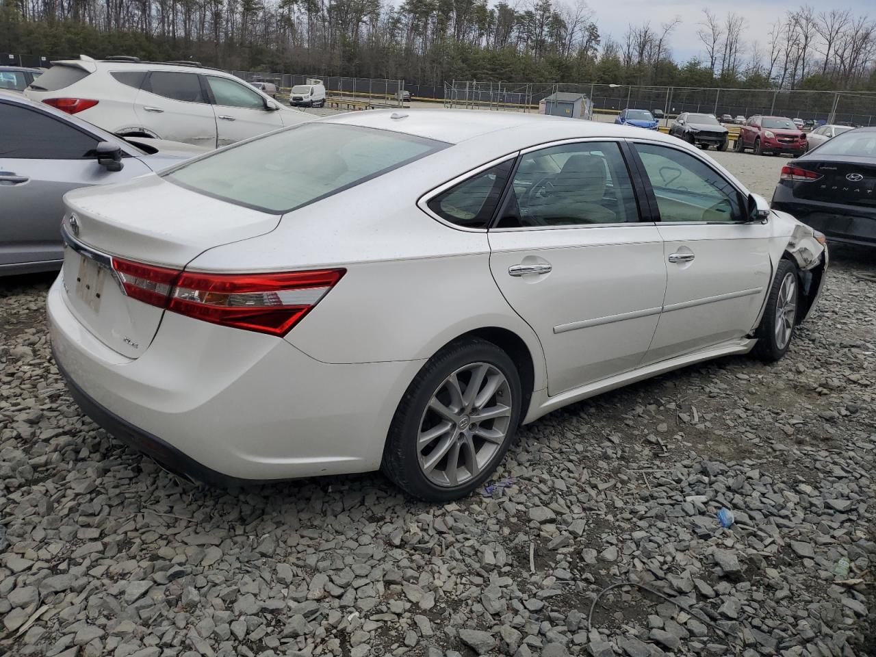 2014 Toyota Avalon - Image 3