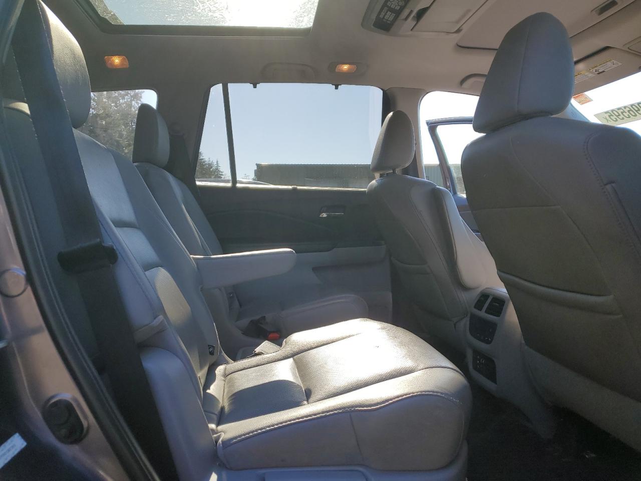 2016 Honda Pilot - Image 11