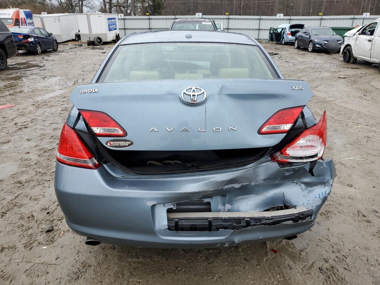 2010 Toyota Avalon - Image 6