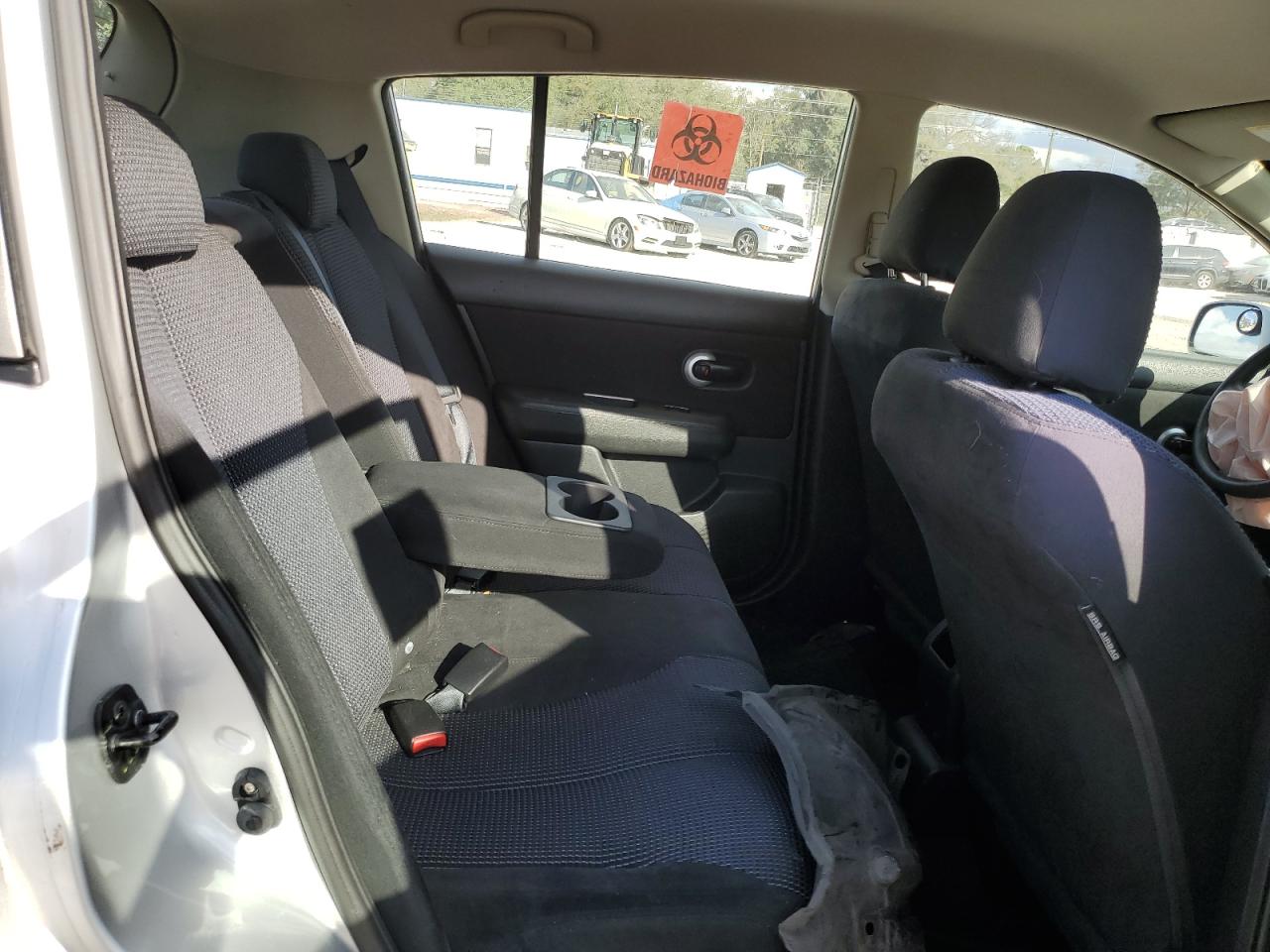 2010 Nissan Versa - Image 11