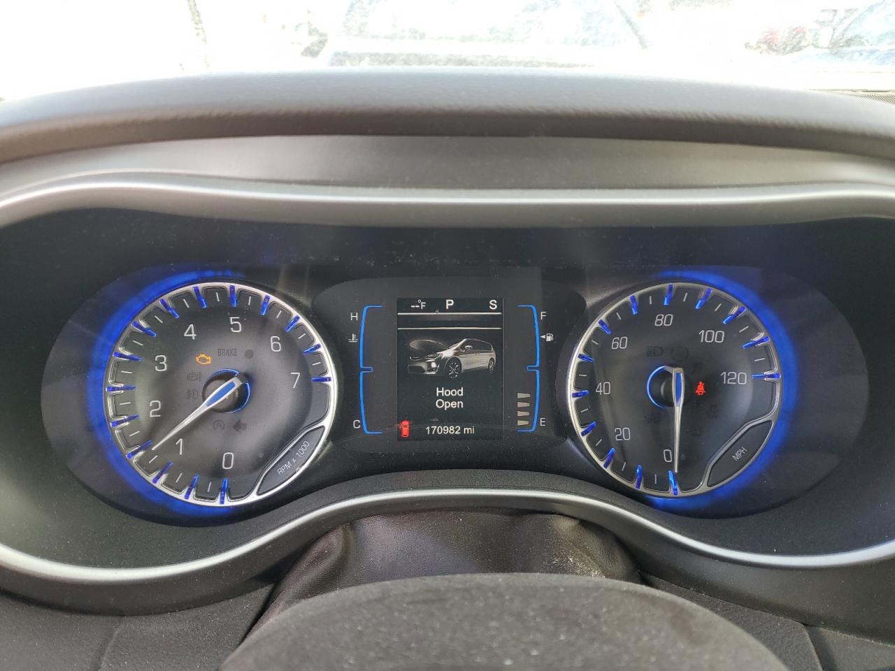 2017 Chrysler Pacifica - Image 9