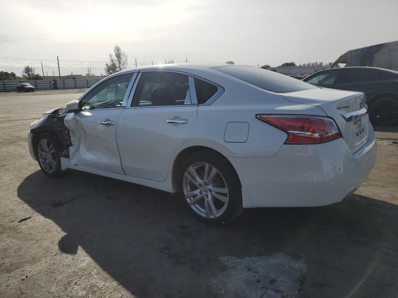 2015 Nissan Altima - Image 2