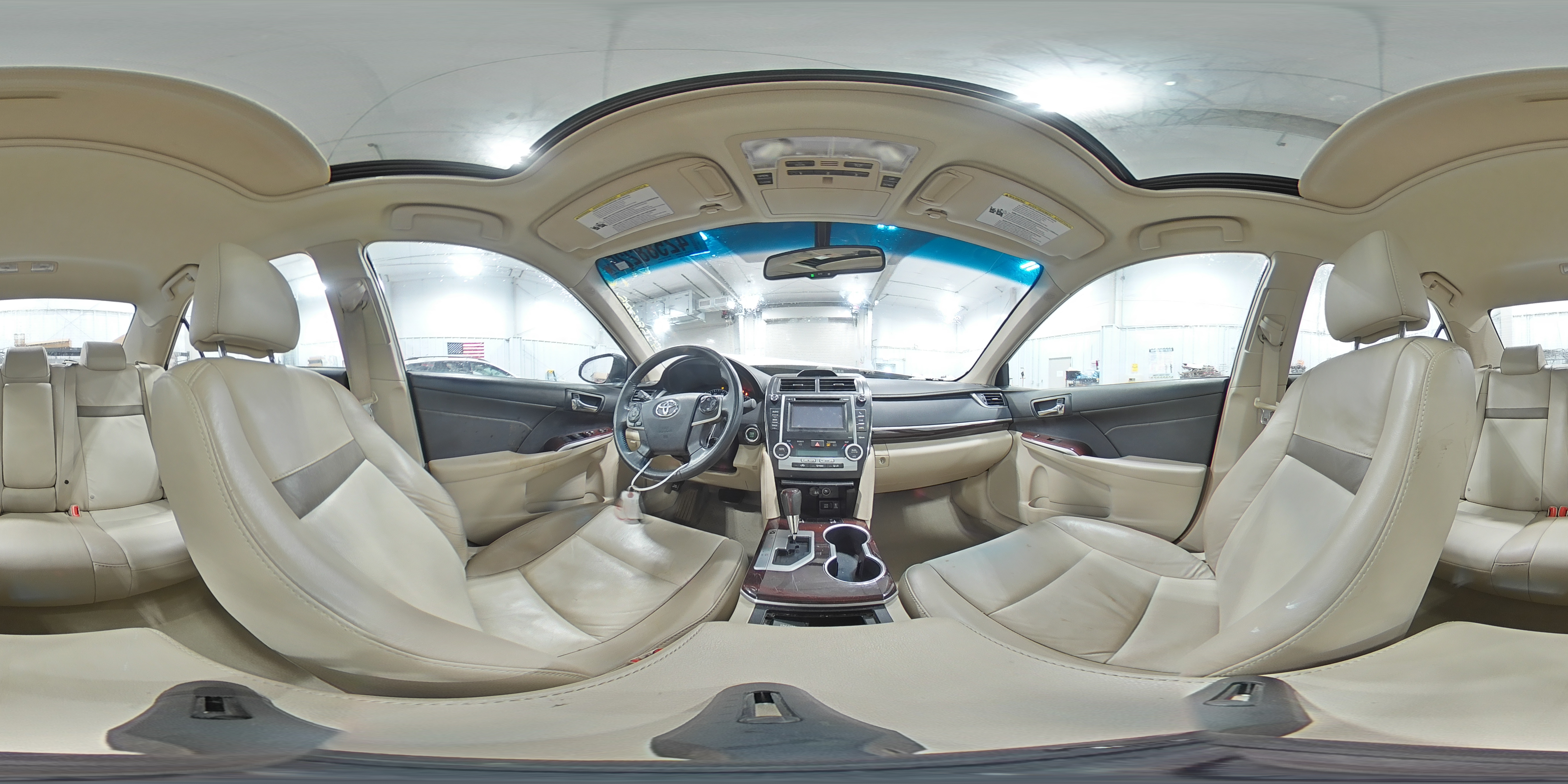 2014 Toyota Camry - Image 14