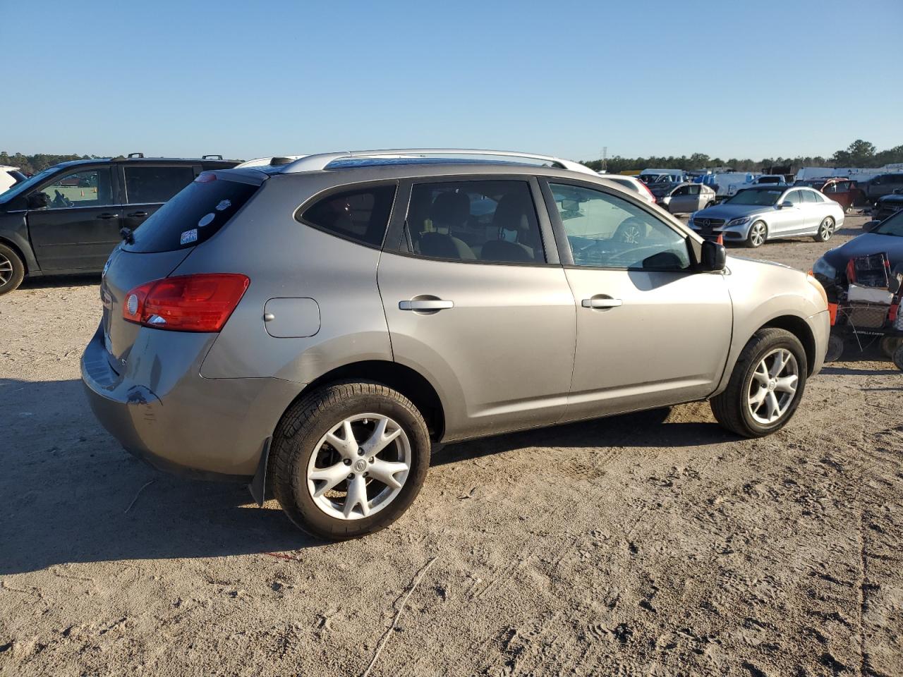 2009 Nissan Rogue - Image 3