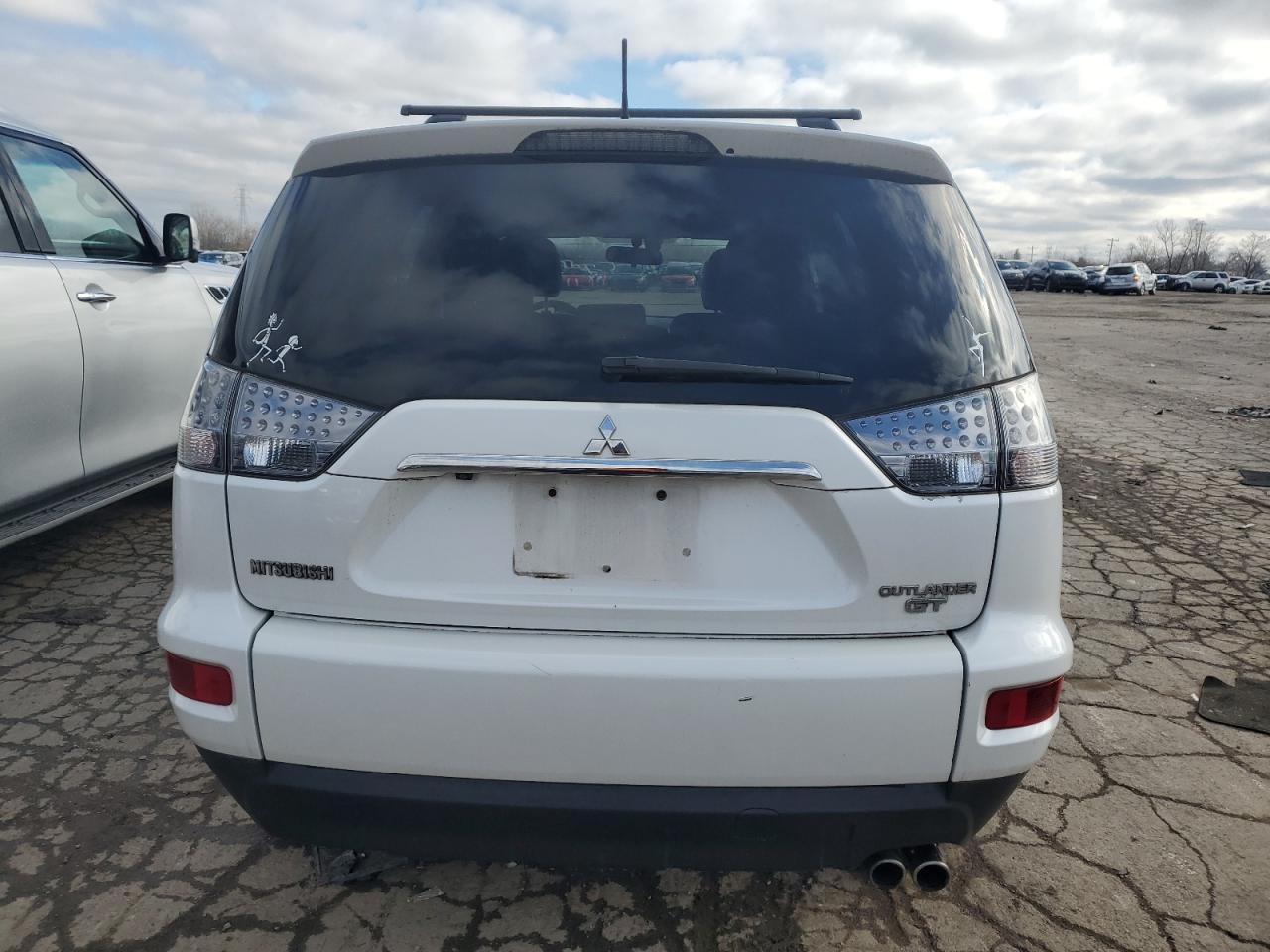 2011 Mitsubishi Outlander - Image 6