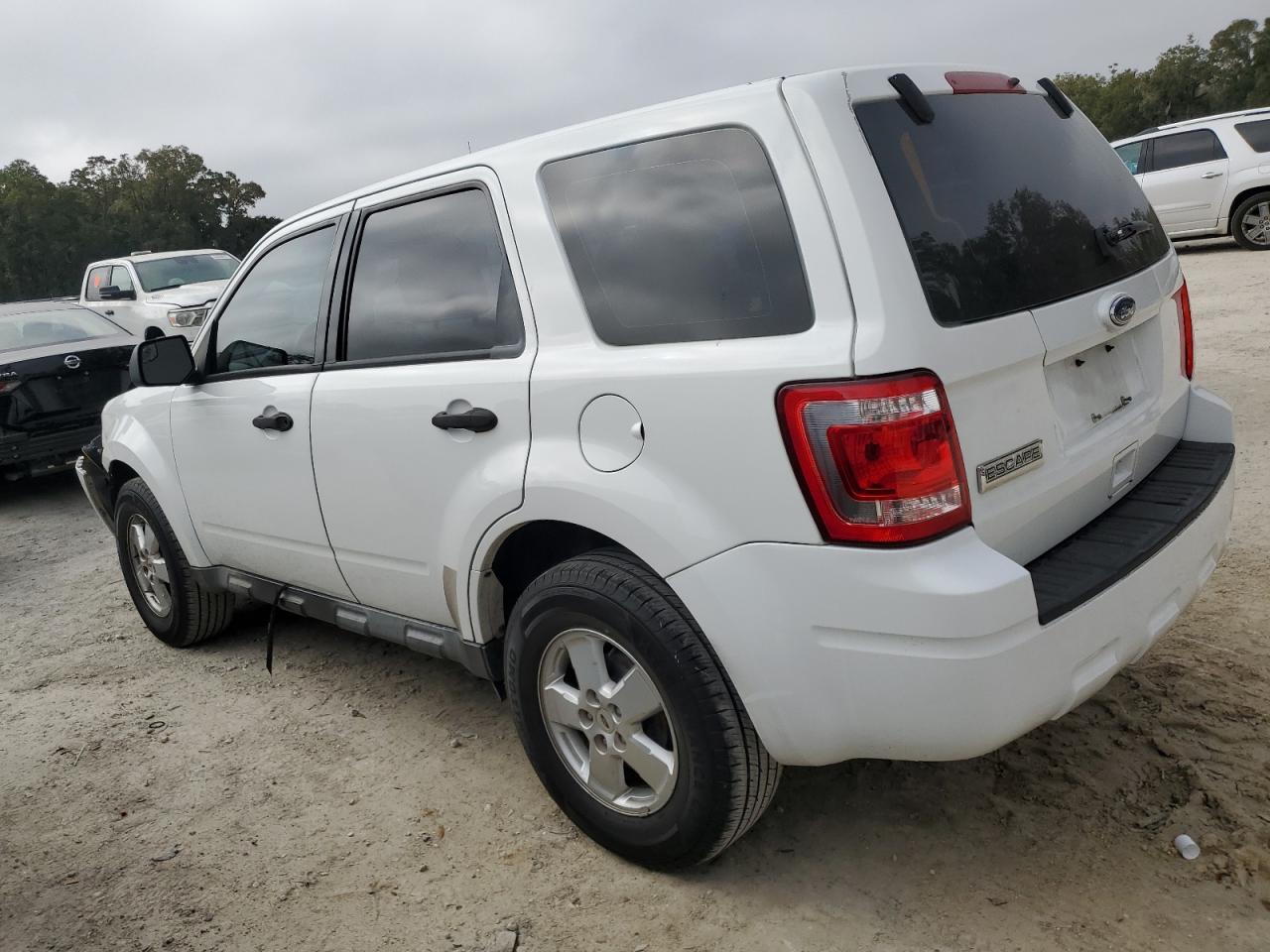 2010 Ford Escape - Image 2