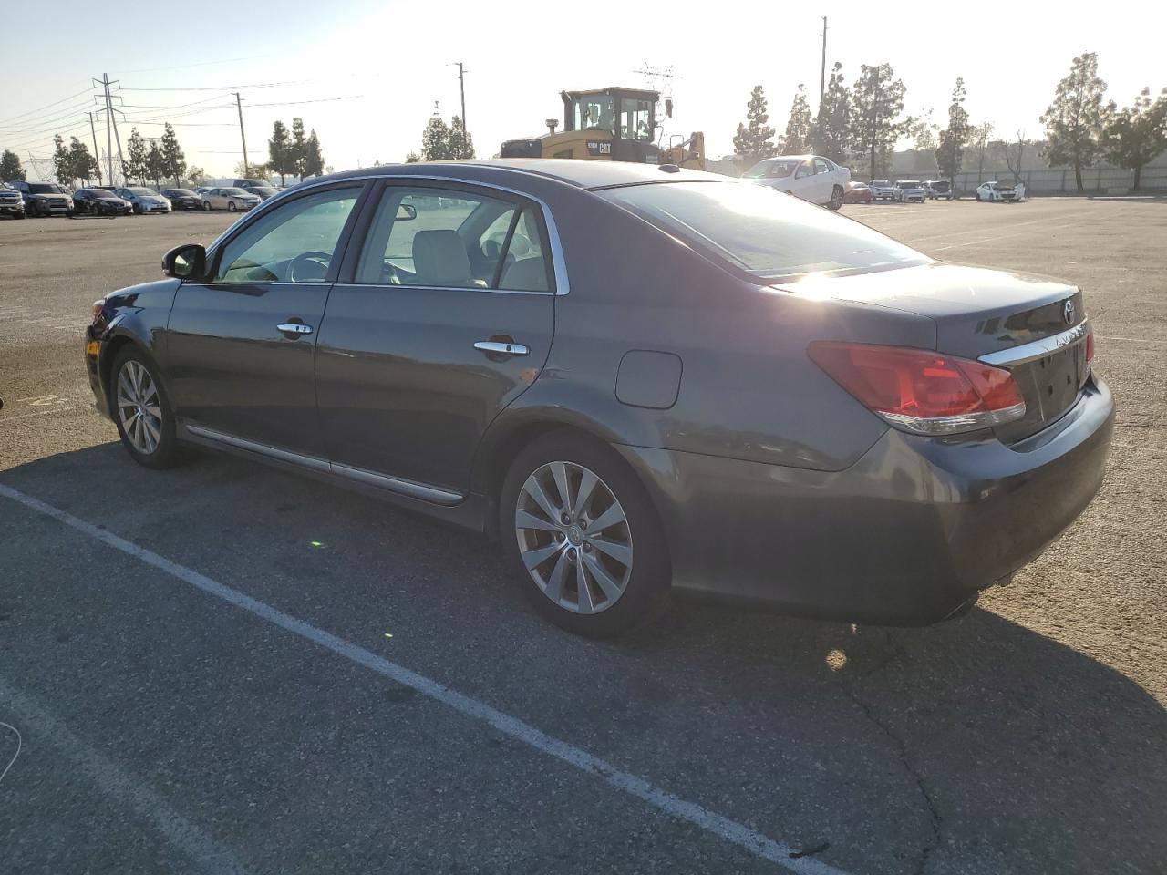 2011 Toyota Avalon - Image 2