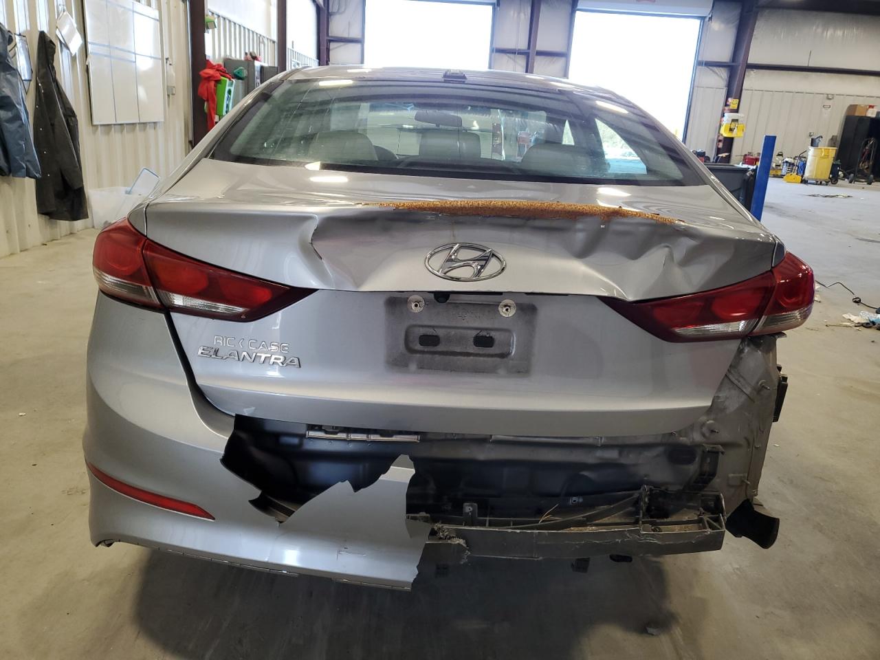 2017 Hyundai Elantra - Image 6