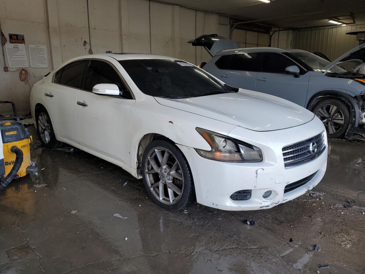 2010 Nissan Maxima - Image 4