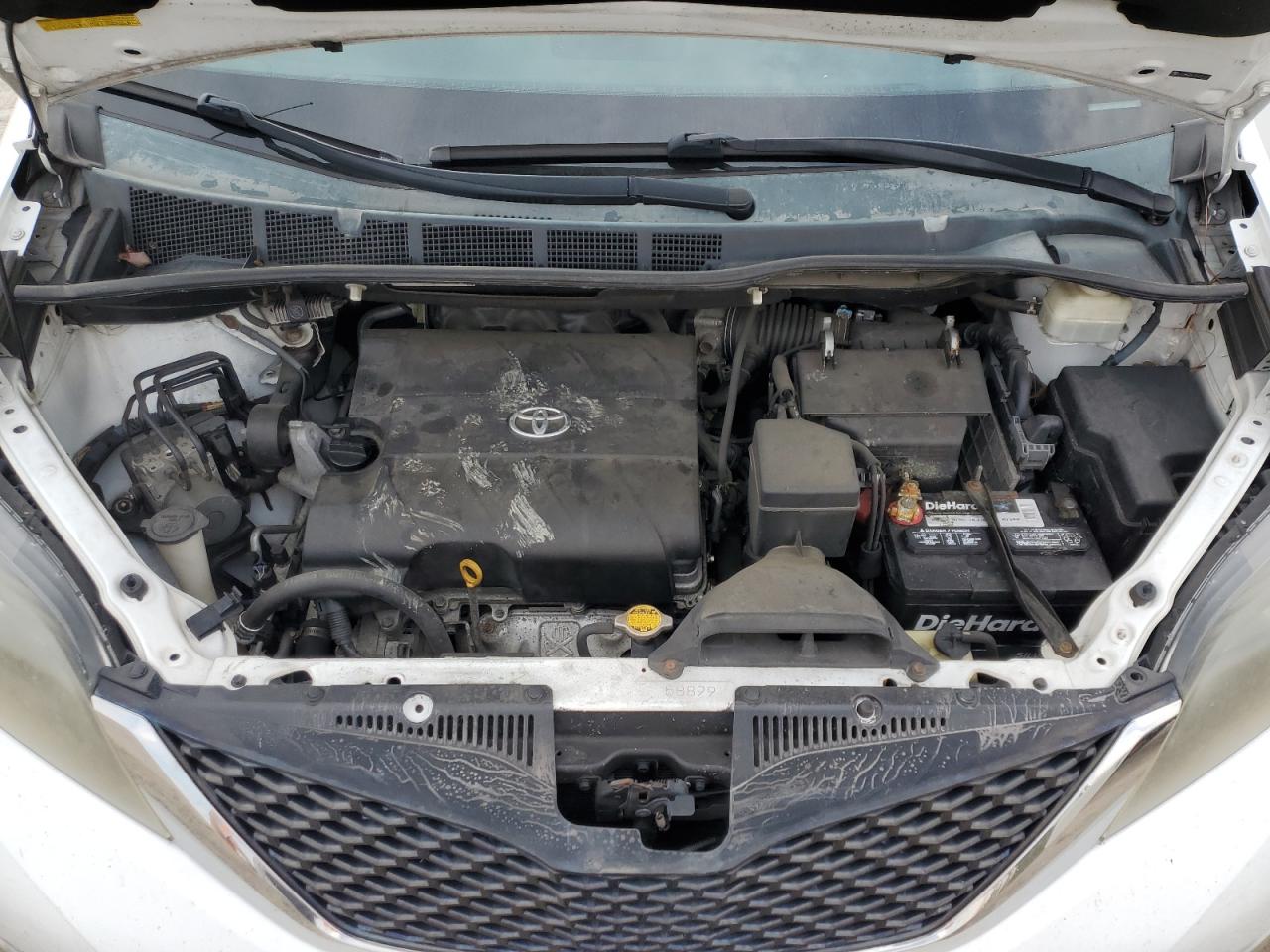 2011 Toyota Sienna - Image 12