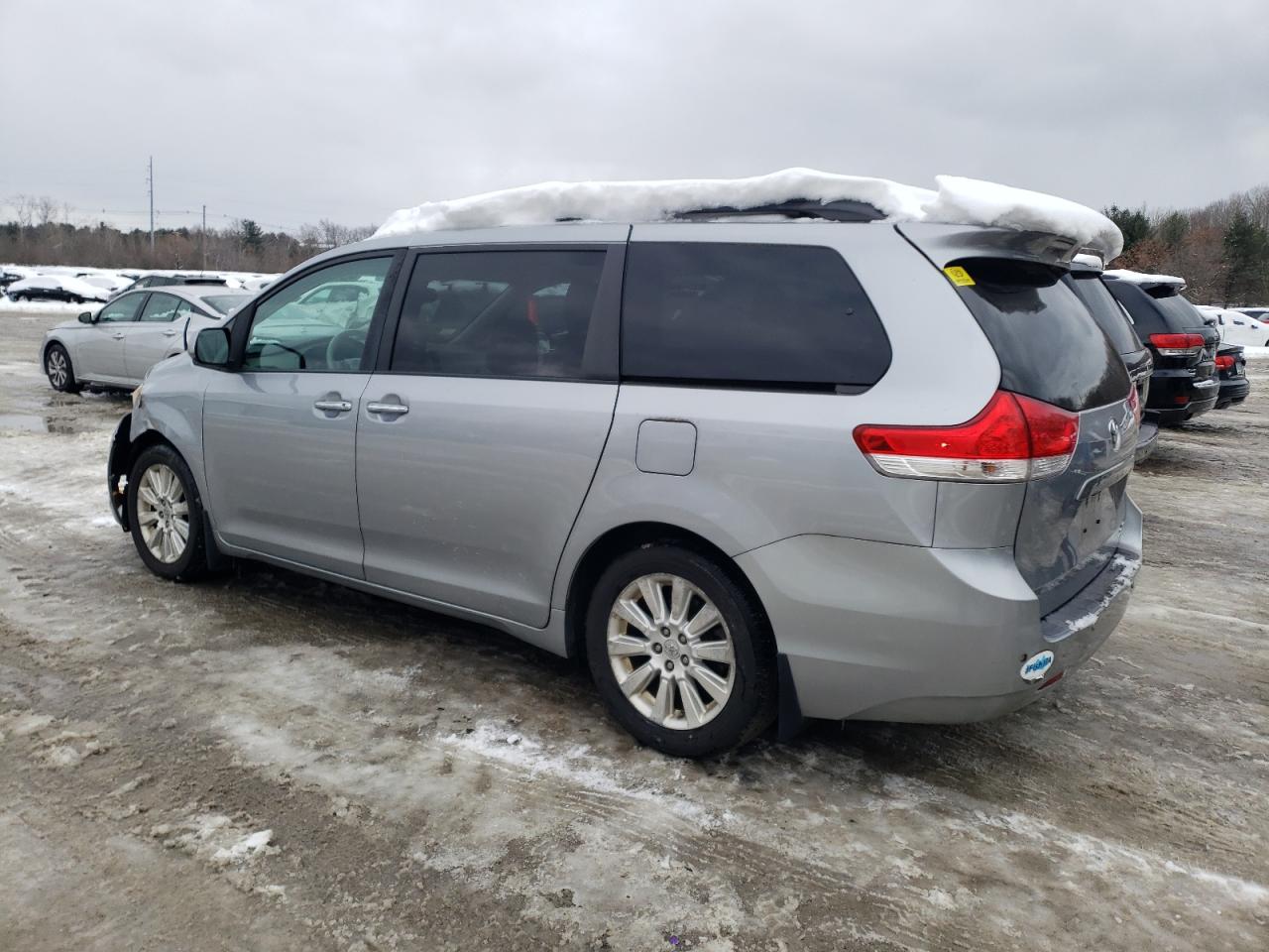 2011 Toyota Sienna - Image 2