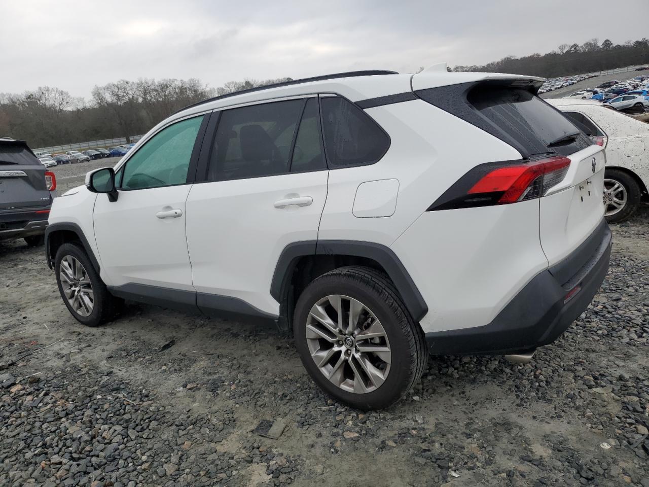 2019 Toyota RAV 4 - Image 2