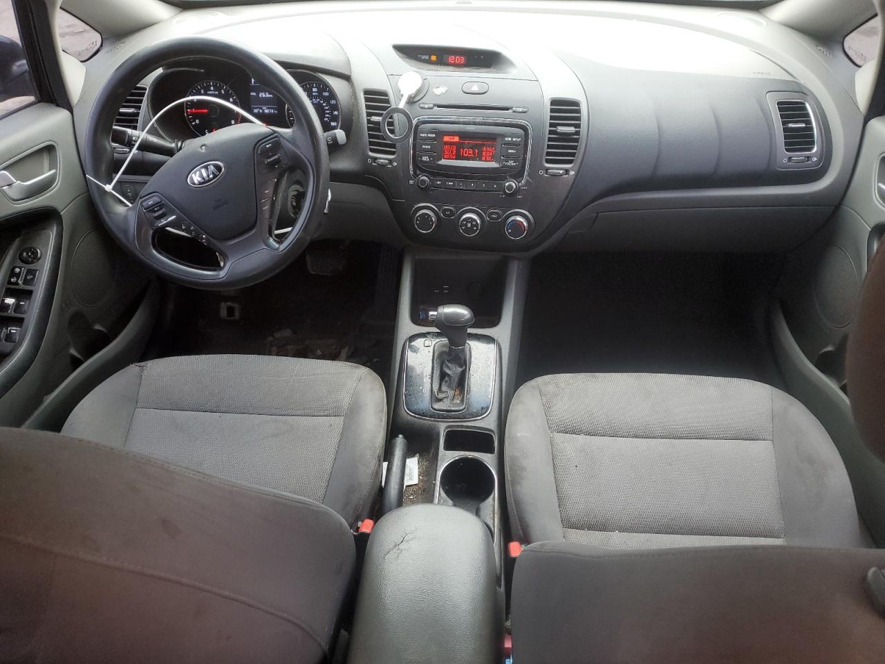 2017 Kia Forte - Image 8