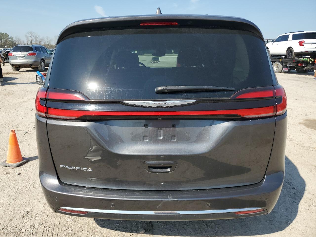 2022 Chrysler Pacifica - Image 6