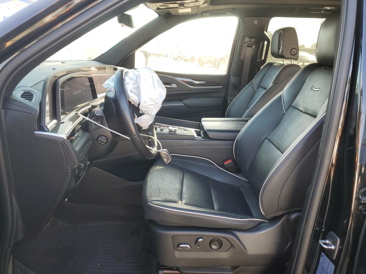 2022 Cadillac Escalade - Image 7