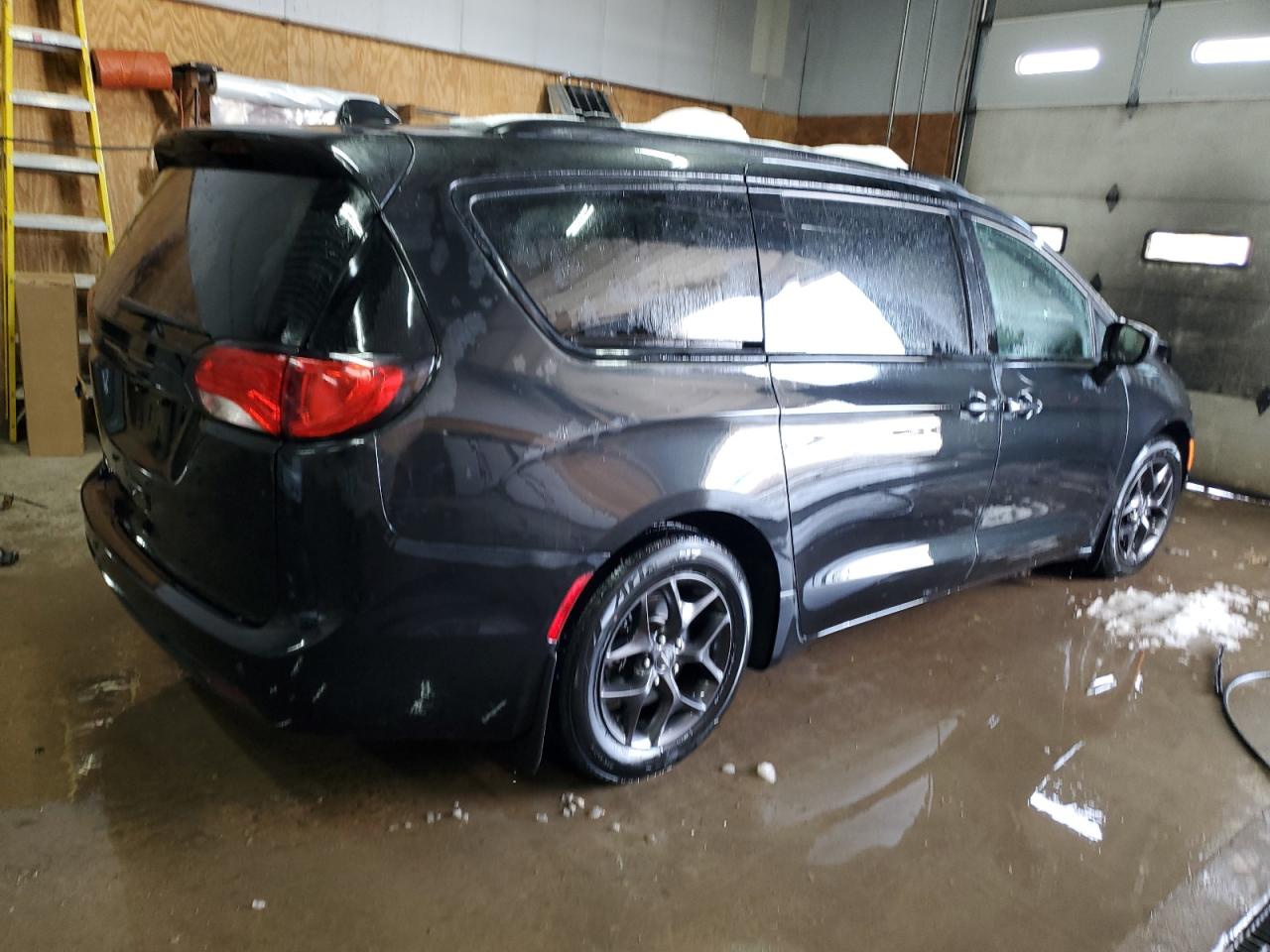 2018 Chrysler Pacifica - Image 3