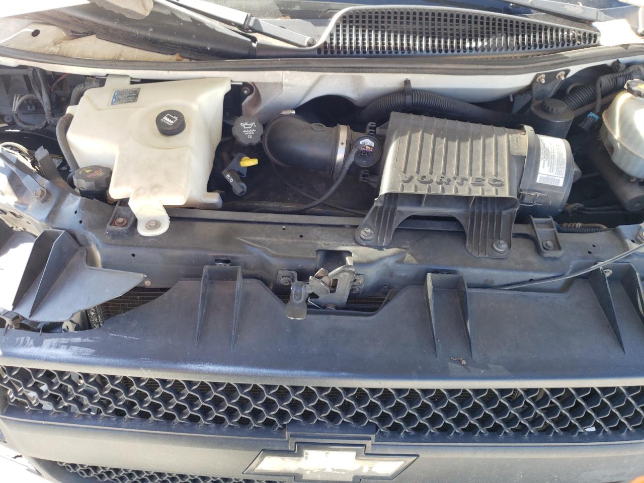 2005 Chevrolet Express - Image 12