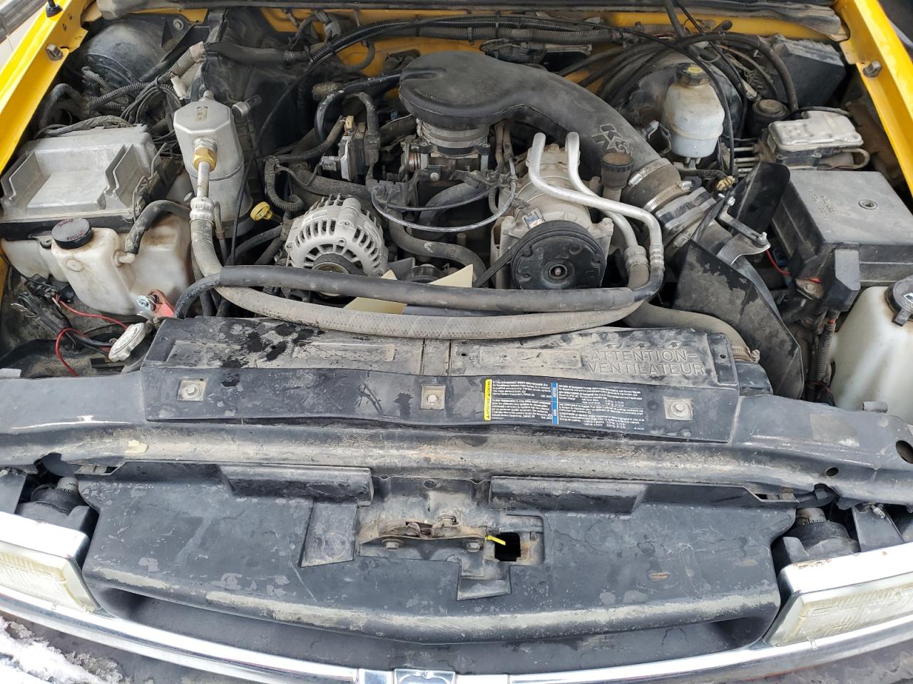 2003 Chevrolet S-10 Pickup - Image 11