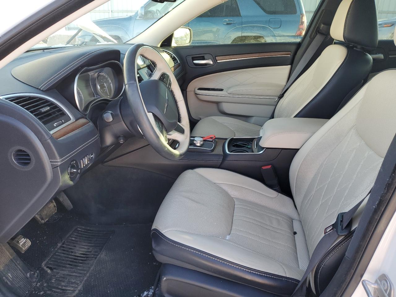 2019 Chrysler 300 - Image 7