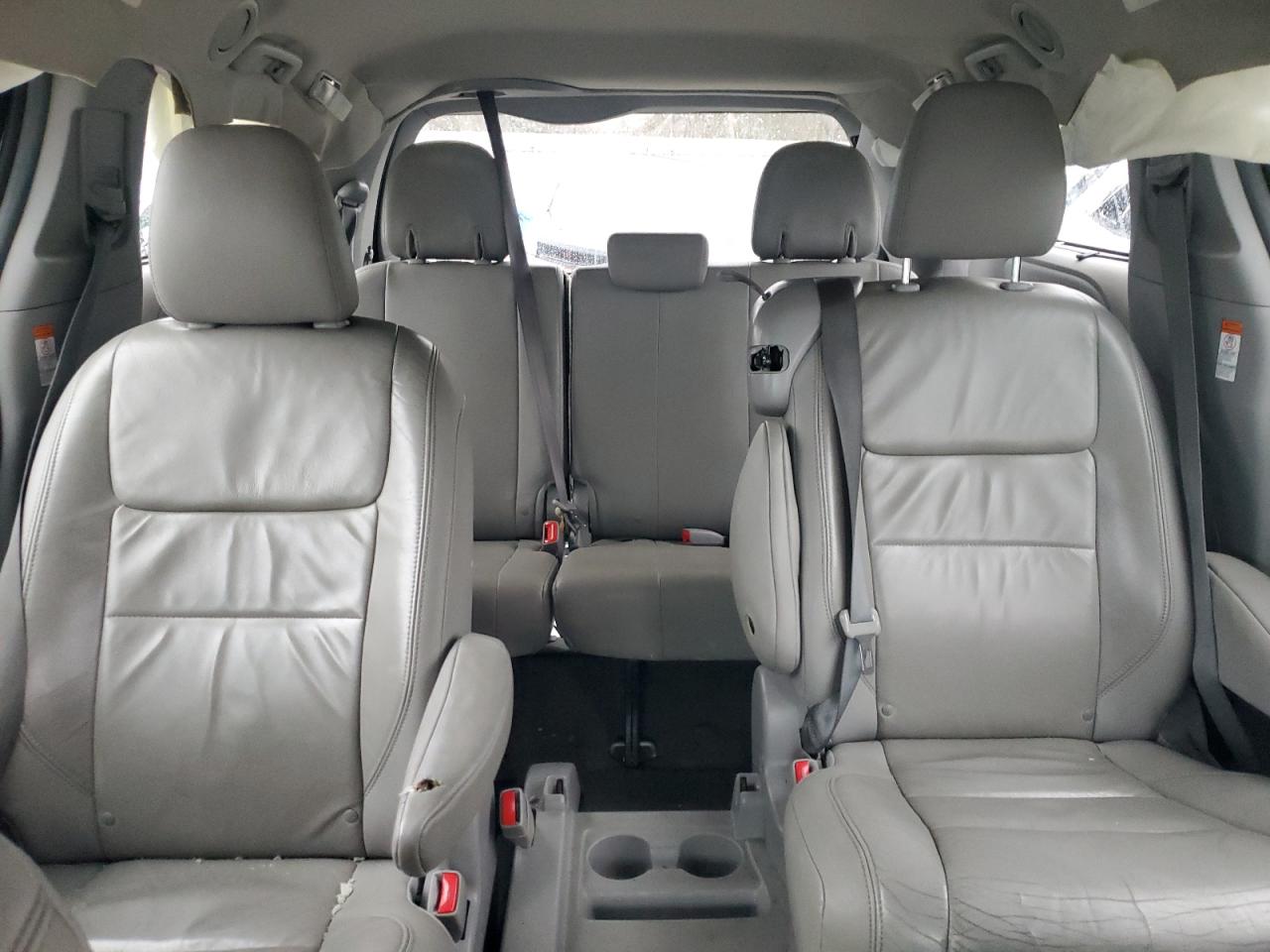 2015 Toyota Sienna - Image 10