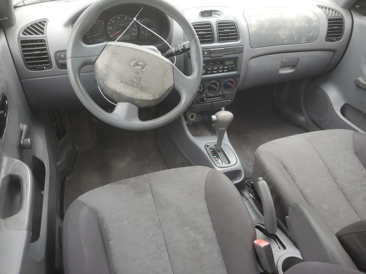 2005 Hyundai Accent - Image 8