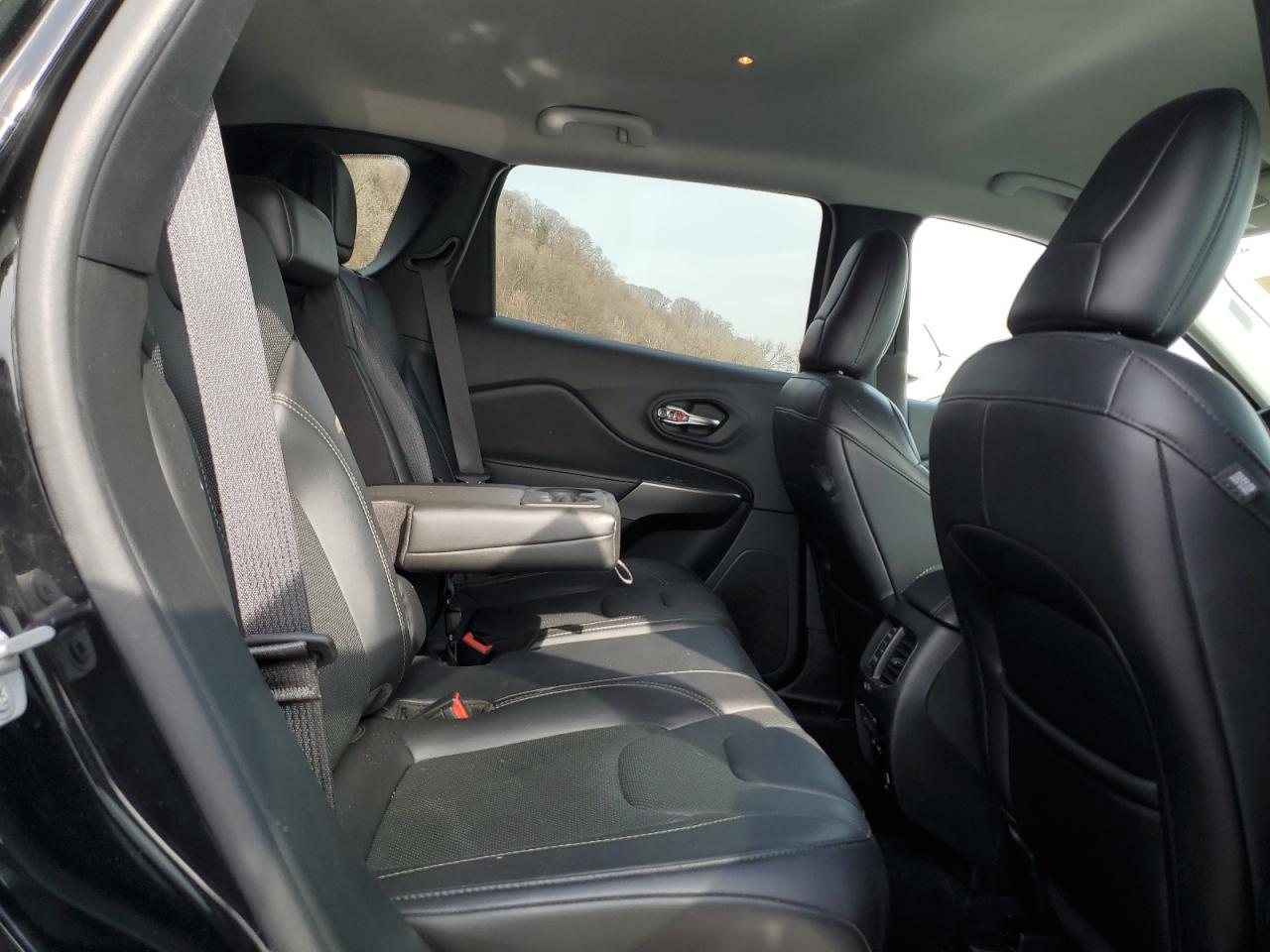 2020 Jeep Grand Cherokee - Image 11