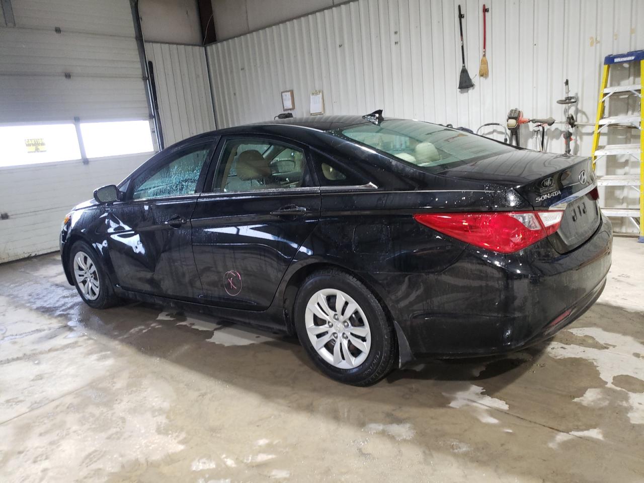 2012 Hyundai Sonata - Image 2