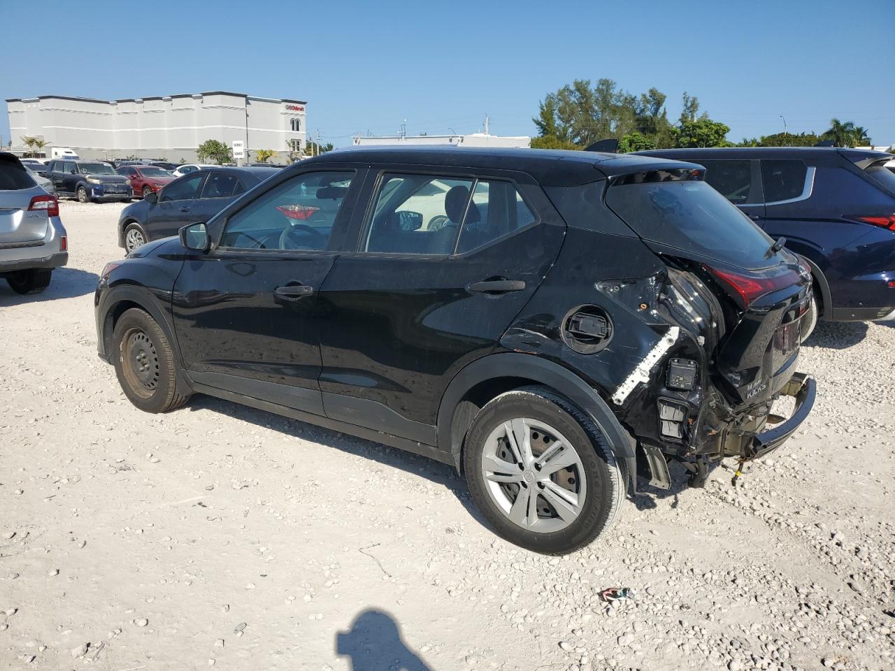 2022 Nissan Kicks - Image 2