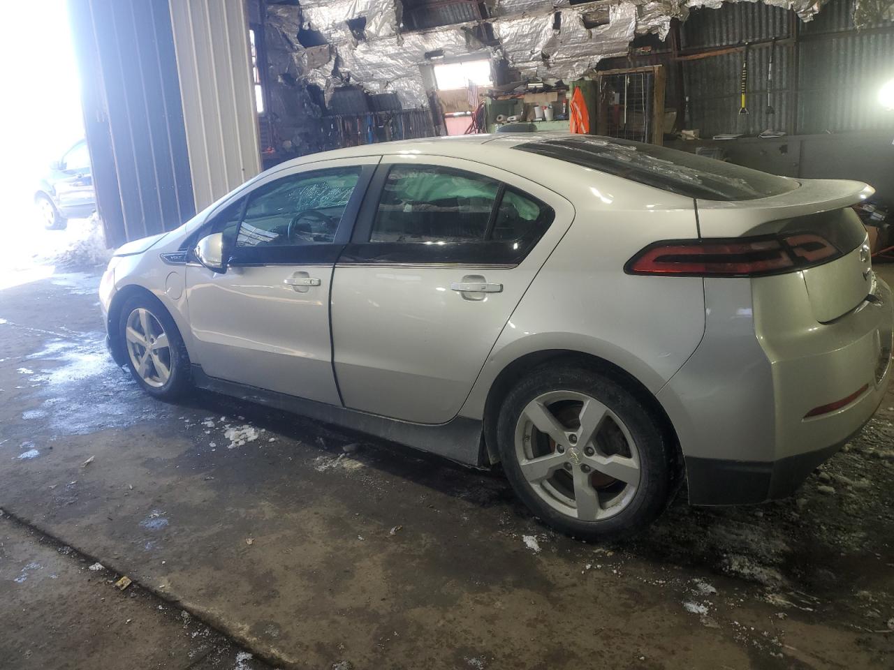 2015 Chevrolet Volt - Image 2