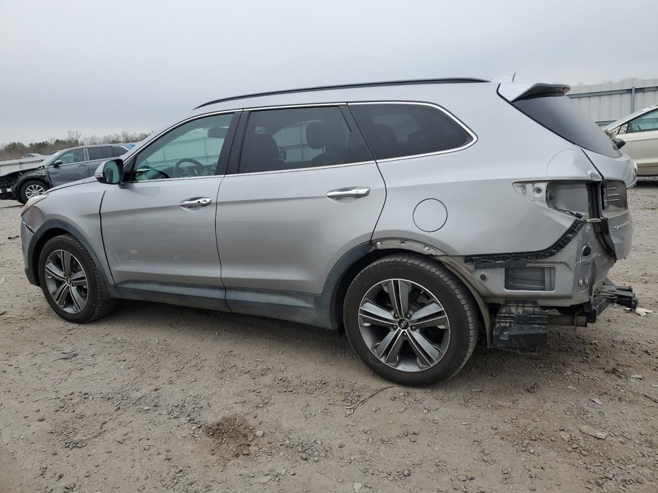 2015 Hyundai Santa Fe - Image 2