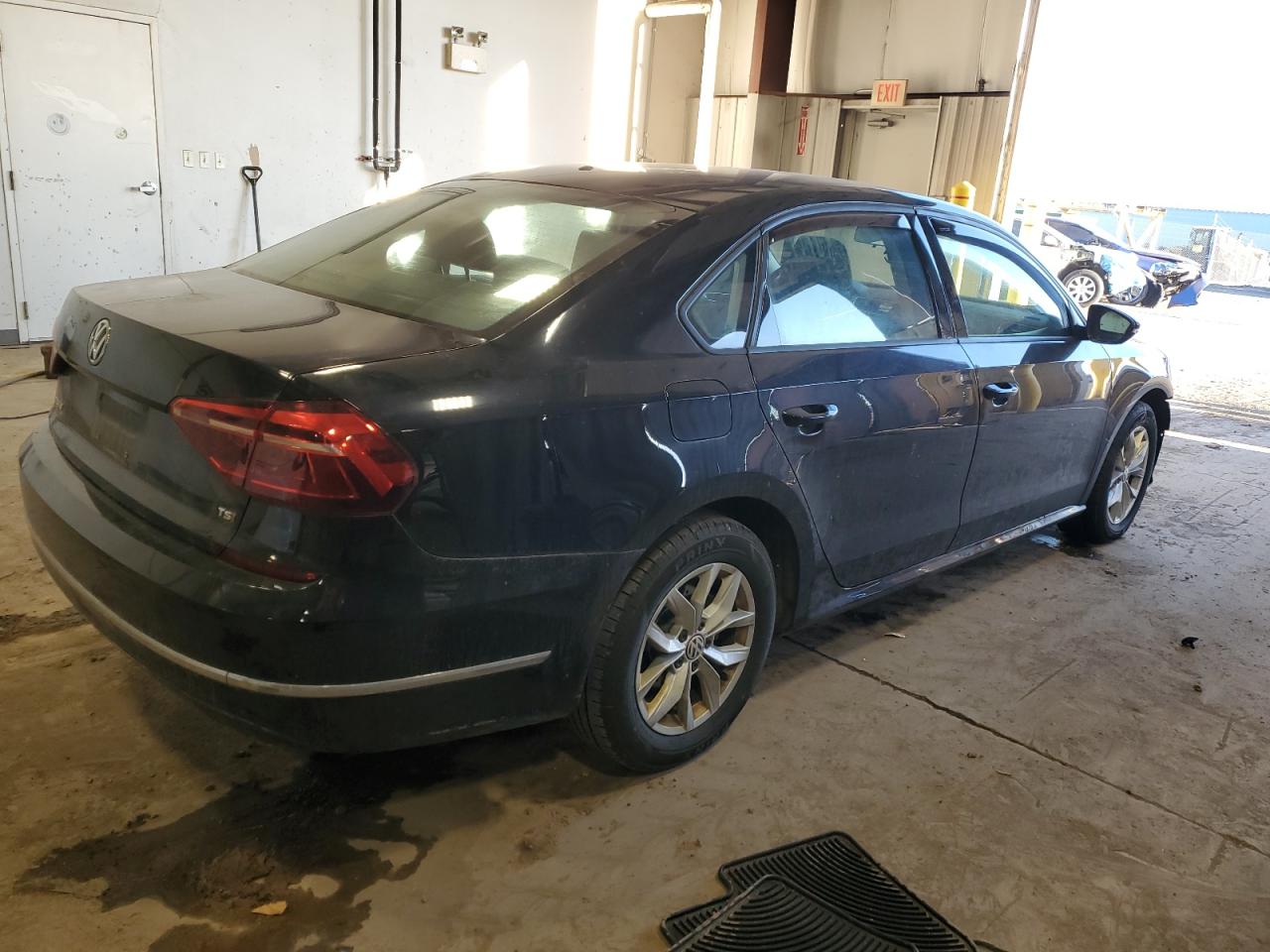 2018 Volkswagen Passat - Image 3