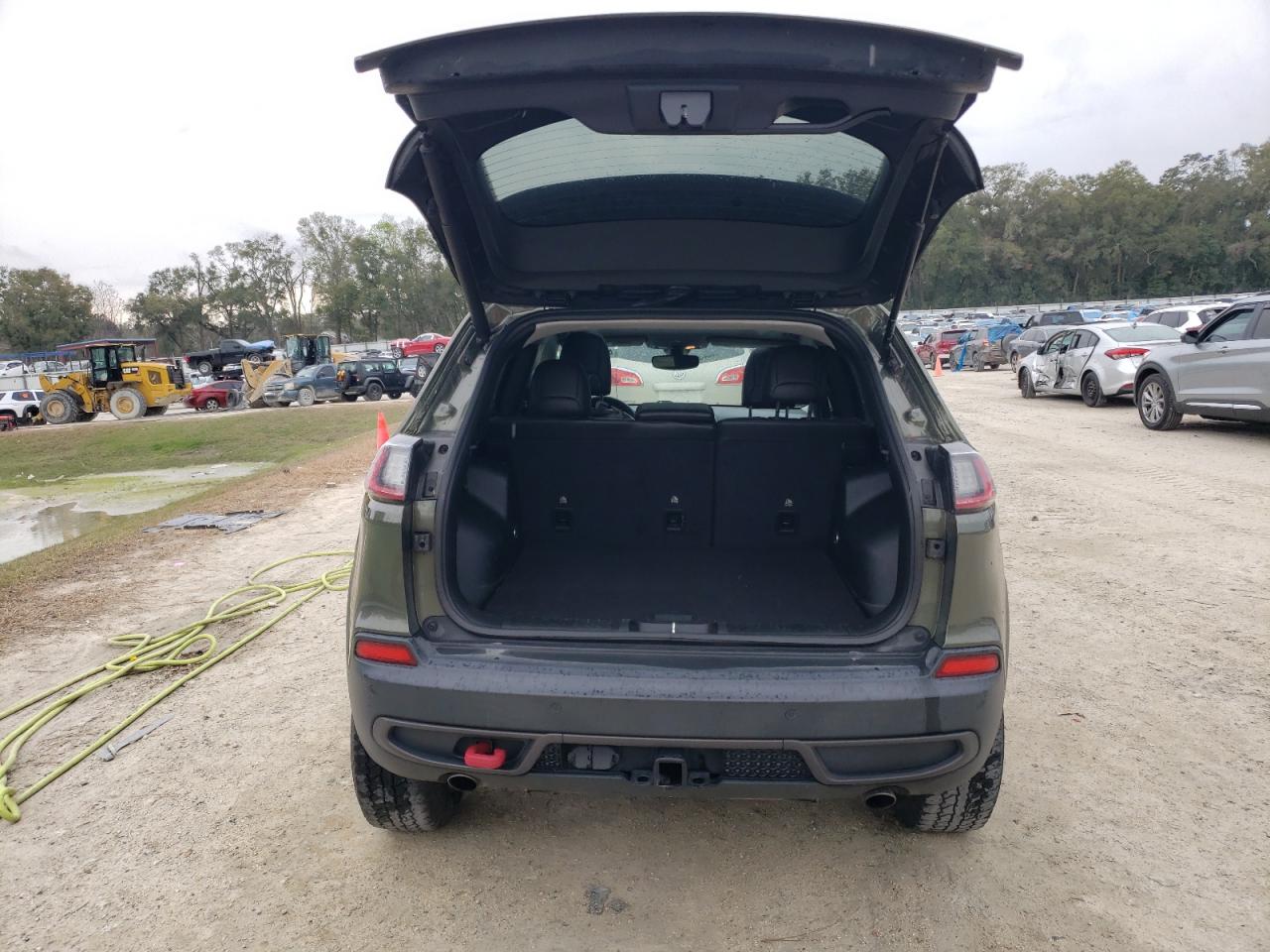 2020 Jeep Cherokee - Image 6