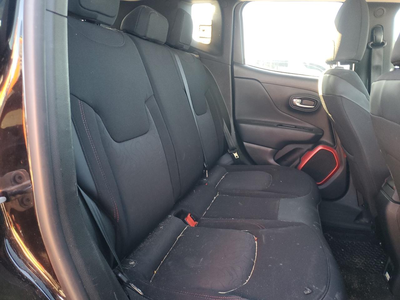 2017 Jeep Renegade - Image 11