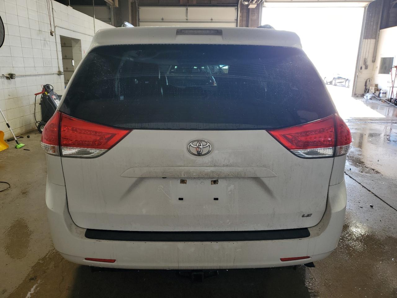 2011 Toyota Sienna - Image 6